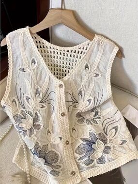 NEW Boutique Embroidered Crochet Vest – Size Medium 🤍